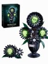 Gothic Skull Flower Building Set, 848 Pcs Glow-in-the-Dark Black Botanical Building Blocks Kit, Dark Bloom Flower Pot Model for Halloween Decor, Goth Room Shelf Display, Gift for Adults and Teens