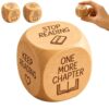 Wooden Reading Decision Dice for Book Lovers, 6-Sided Engraved Quotes Wood Dice 50mm, Reading Time Choice Maker, Bookish Desk Decor, Bookworm Gifts for Readers, Reading Activity, 1pc