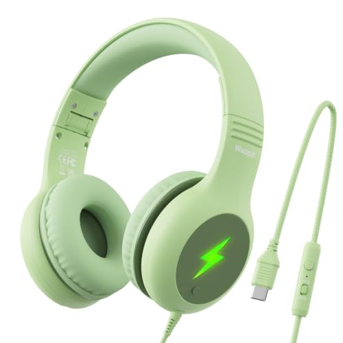 Wuopzf Kids USB C Headphones for School, 2025 Upgrade Safe Listening Wired Over-Ear Headphones with LED Lights, Volume Limiter & Microphone, Foldable Design for iPhone 16, iPad, Tablet (Green)