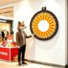 HUAXI Factory Direct 60cm (23.6 Inch) Wall Mounted LED Prize Wheel, Custom Logo Center Spin Prize Wheel for Retail Promotion