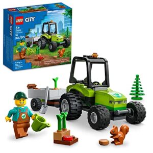 Lego 60390 City Great Vehicles Park Tractor Farmhouse Toy, Building Kit with Toy Animals, Includes Minifigure, from 5 Years, Gift Idea